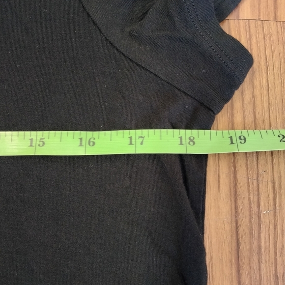 Elle Chic Black Top with Floral Print Collar and Hem Sz Medium - Picture 9 of 10